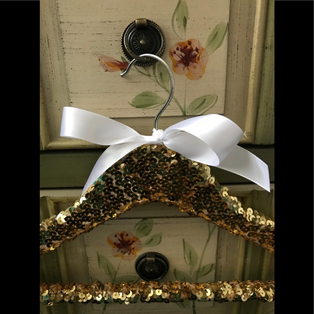 🌟💫✨GORGEOUS GOLD SEQUIN HANGERS🌟⭐️💫NWT. FINAL🎉🎉🎉NO OFFERS🫶🫶🫶 - Picture 6 of 7